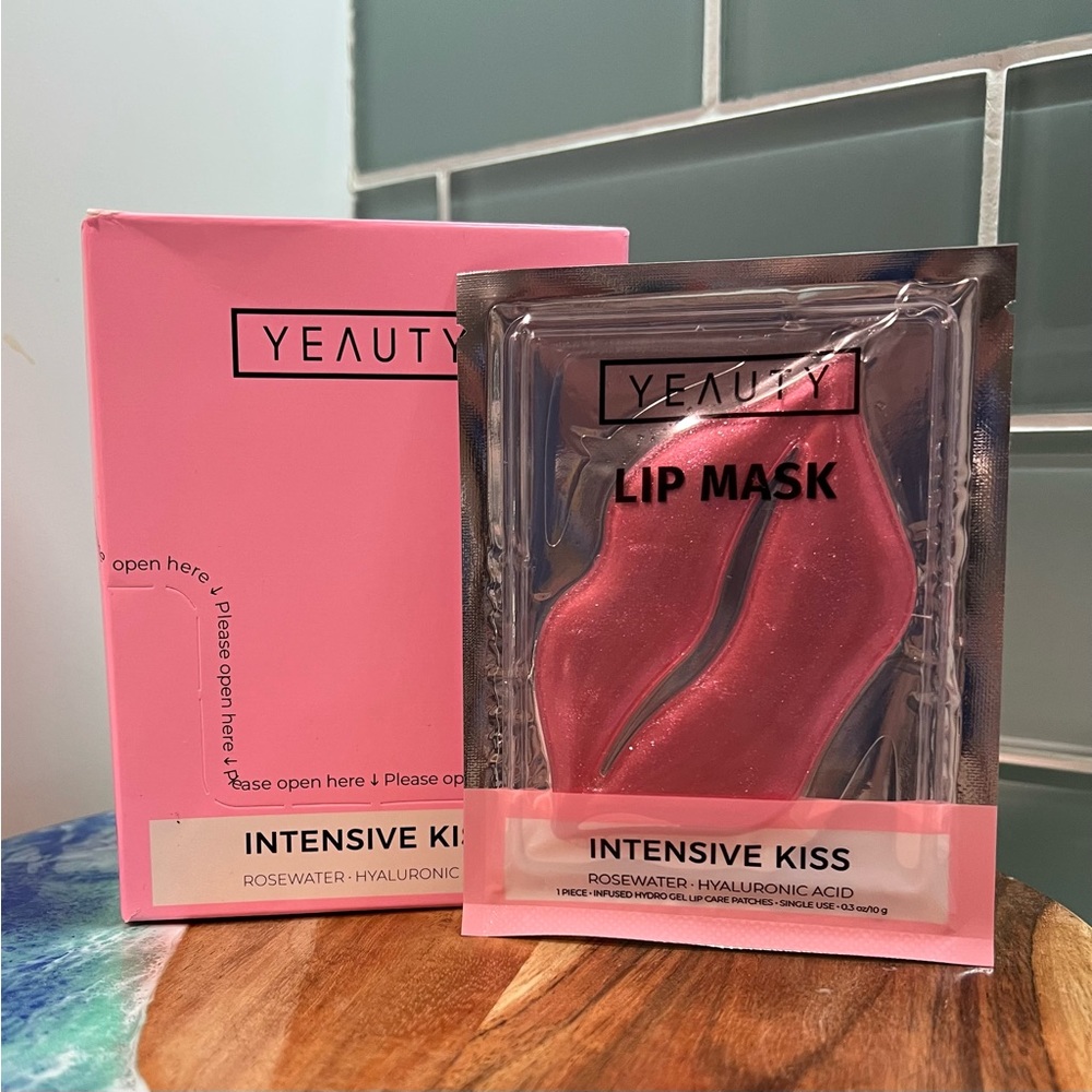 25 of Yeauty Intensive Kiss Rosewater & Hyaluronic Acid Lip Masks New in box